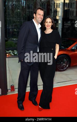 Greg und Lucy Rusedski im McLaren Automotive Showroom, Eröffnung im One Hyde Park, Knightsbridge. London, Großbritannien. 6/21/11. Stockfoto