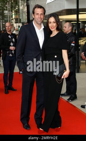 Greg und Lucy Rusedski im McLaren Automotive Showroom, Eröffnung im One Hyde Park, Knightsbridge. London, Großbritannien. 6/21/11. Stockfoto