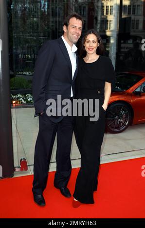 Greg und Lucy Rusedski im McLaren Automotive Showroom, Eröffnung im One Hyde Park, Knightsbridge. London, Großbritannien. 6/21/11. Stockfoto