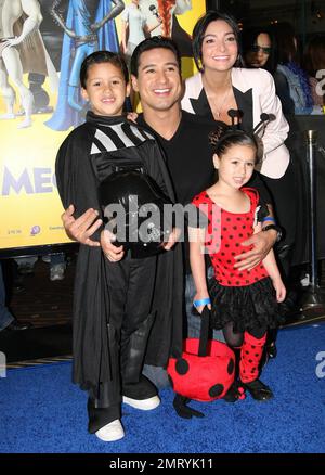 Mario Lopez betritt den blauen Teppich bei der Premiere von DreamWorks Animations „Megamind“ auf der Mann Chinese 6, wo einige Gäste sich anlässlich von Halloween in Kostümen verkleiden. Los Angeles, Kalifornien. 10/30/10. Stockfoto