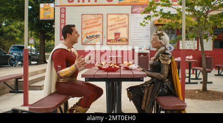 ERSCHEINUNGSDATUM: 17. März 2023 TITEL: Shazam! Zorn der Götter. STUDIO: New Line Cinema. DIREKTOR: David F. Sandberg. FORTSETZUNG des Films „Shazam!“ aus dem Jahr 2019 Darstellungsdetails sind noch nicht bekannt. MIT ZACHARY LEVI als Shazam, HELEN MIRREN als Hespera. (Kreditbild: © New Line Cinema/Entertainment Pictures/ZUMAPRESS.com) NUR REDAKTIONELLE VERWENDUNG! Nicht für den kommerziellen GEBRAUCH! Stockfoto