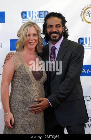 John Ortiz und seine Frau kommen im Lincoln Theatre zur Miami Vice East Coast Premiere an. Miami Beach, FL 7/25/06 Stockfoto