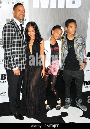 Will Smith und seine Familie bei der Premiere von „Men in Black 3" im Ziegfeld Theatre. New York, New York, 23. Mai 2012. Stockfoto