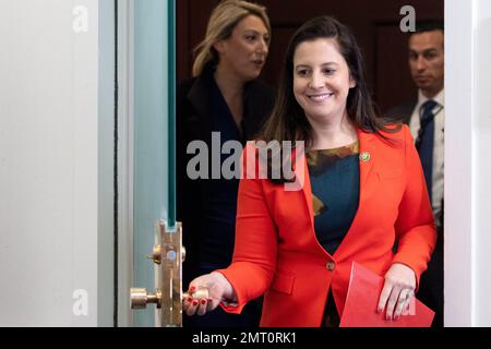 Die Vertreterin der Vereinigten Staaten Elise Stefanik (Republikaner von New York) kommt am Dienstag, den 31. Januar, zu einer Pressekonferenz im Kapitol in Washington, D.C., USA. 2023. Foto: Julia Nikhinson/CNP/ABACAPRESS.COM Stockfoto