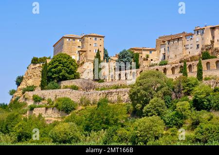 Frankreich. Die Provence. Vaucluse (84) Natur- und Regionalpark Luberon, Dorf Lauris. Das Schloss wurde 1733 wiederaufgebaut und gilt als historisches monum Stockfoto