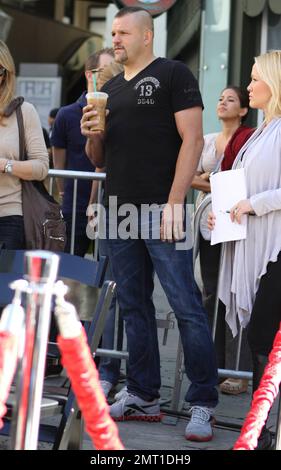 Chuck Liddell bei Mickey Rourke's Hand and Footprint Cermeony im Grauman's Chinese Theatre. Los Angeles, Kalifornien. 31. Oktober 2011. Stockfoto