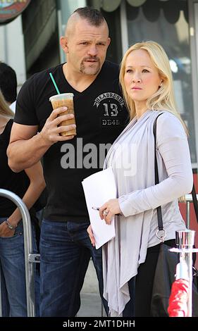 Chuck Liddell bei Mickey Rourke's Hand and Footprint Cermeony im Grauman's Chinese Theatre. Los Angeles, Kalifornien. 31. Oktober 2011. Stockfoto