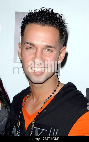 Mike „The Situation“ Sorrentino und Jenni „JWoww“ Farley kommen am 27. Januar 2010 im Mansion Nightclub in Miami Beach, FL, 01/28/10. Stockfoto