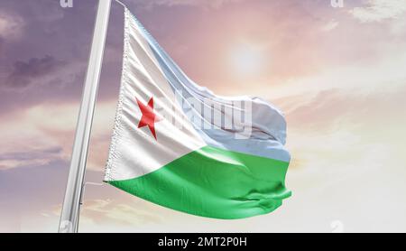 dschibuti-Flagge am wunderschönen Himmel. Stockfoto