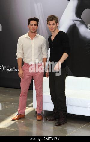 Michael Trevino und Joseph Morgan beim Fotoanruf „The Vampire Diaries“ während des Monte Carlo TV Festivals 2012. Monte Carlo, Monaco. 12. Juni 2012 Stockfoto