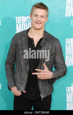 Alexander Ludwig bei den MTV Movie Awards 2012 im Gibson Amphitheatre. Los Angeles, Kalifornien. 3. Juni 2012 Stockfoto