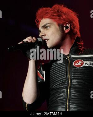 Meine Chemical Romance und der Frontmann Gerard Way treten am ersten Tag des Reading Festivals 2011 auf. Reading, UK. 26. August 2011. Stockfoto