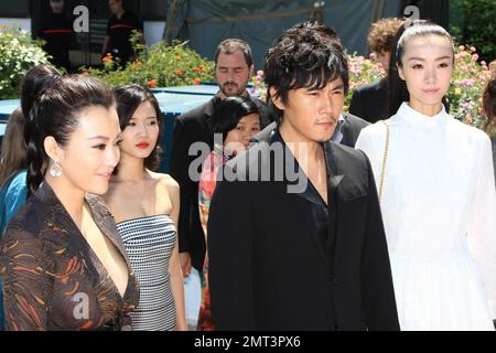 Filmbesetzung beim Fototermin für „Mystery“ beim Filmfestival in Cannes. Cannes, Frankreich. 17. Mai 2012 Stockfoto