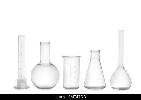 Reinigen Sie leere, auf weiß isolierte Laborglasgeräte Stockfoto