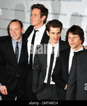 Kevin Spacey, Armie Hammer, Andrew Garfield und Jesse Eisenberg treffen auf der 2011. National Board of Review of Motion Pictures Gala in der Cipriani 42. Street ein. New York, NY. 01/11/11. Stockfoto