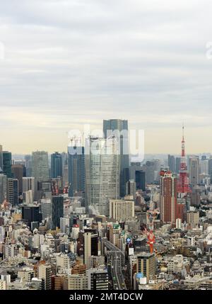 Wechselnde Skyline in der Gegend von Roppongi in Tokio, Japan. Stockfoto