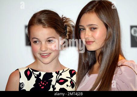 Ella Purnell und Isobel Meikle-Small beim Fototermin „Never Let Me Go“ beim BFI London Film Festival. London, Großbritannien. 10/13/10. Stockfoto