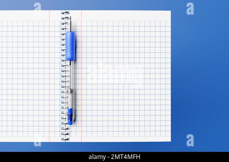 3D-Illustration, ein Schulnotizbuch in einem Käfig und ein blauer Stift auf blauem Hintergrund, ein spiralförmiger Notizblock auf dem Tisch. Schulpapier. Zurück in die Schule Stockfoto