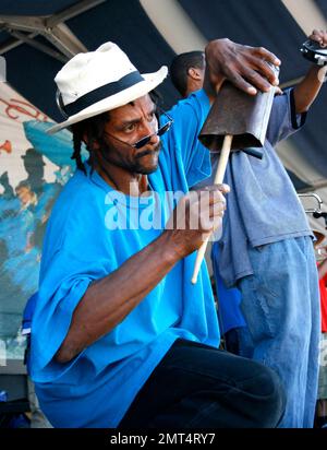 Newbirth Brass Band tritt am 1. Tag des New Orleans Jazz Fest, New Orleans, 4./28./07. Auf. Stockfoto