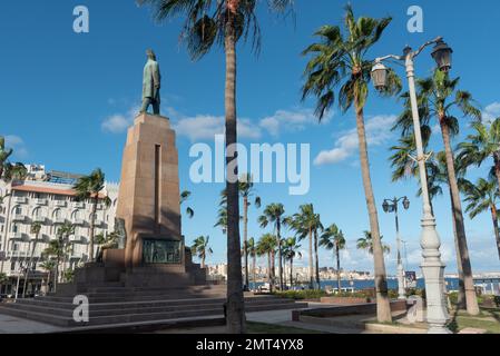 Alexandria, Ägypten. Dezember 4. 2022 Denkmal des ägyptischen revolutionären Staatsmanns Saad Zaghloul pascha mit Statuen ägyptischer Königinnen im Raml Stat Stockfoto