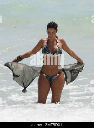 Nicole Murphy posiert für Fotos in Miami Beach. Das normalerweise geschwungene Modell zeigt ziemlich viele hintere Cellulite, Miami Beach, FL, 14. Mai 2015. Stockfoto
