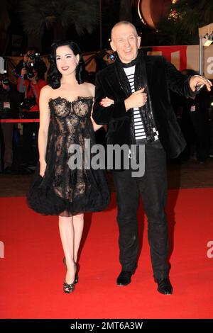 DITA von Teese und Jena Paul Gaultier bei den NRJ Music Awards in Cannes, Frankreich. 1/23/10. Stockfoto