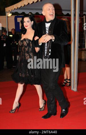 DITA von Teese und Jena Paul Gaultier bei den NRJ Music Awards in Cannes, Frankreich. 1/23/10. Stockfoto