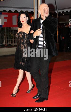 DITA von Teese und Jena Paul Gaultier bei den NRJ Music Awards in Cannes, Frankreich. 1/23/10. Stockfoto