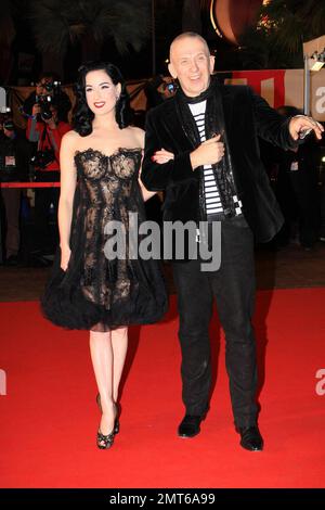 DITA von Teese und Jena Paul Gaultier bei den NRJ Music Awards in Cannes, Frankreich. 1/23/10. Stockfoto