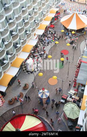 EXKLUSIV!! Allgemeine Aussichten an Bord der Royal Caribbean's, „Oasis of the Seas“. Miami, FL 11/19/09 Stockfoto