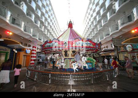 EXKLUSIV!! Allgemeine Aussichten an Bord der Royal Caribbean's, „Oasis of the Seas“. Miami, FL 11/19/09 Stockfoto