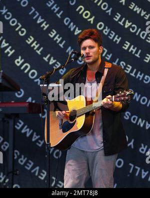 Sänger/Songwriter Jamie Scott eröffnet für „The Script“ und „OneRepublic“ im Cruzan Amphitheatre in West Palm Beach, FL. 17. August 2014. Stockfoto