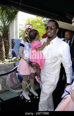 Sean P-Diddy Combs verlässt die From Harlem to Hollywood-Party in Mel's Diner und feiert den Star auf dem Hollywood Walk of Fame, den er an diesem Tag in Hollywood, Kalifornien, erhielt. 5/2/08. Stockfoto