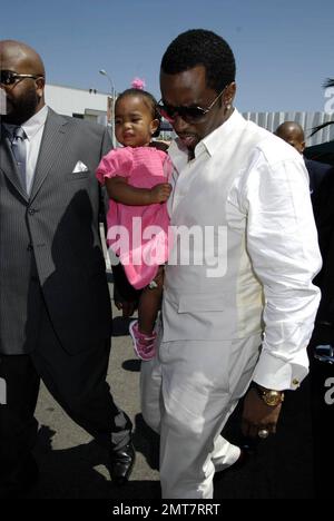 Sean P-Diddy Combs verlässt die From Harlem to Hollywood-Party in Mel's Diner und feiert den Star auf dem Hollywood Walk of Fame, den er an diesem Tag in Hollywood, Kalifornien, erhielt. 5/2/08. Stockfoto