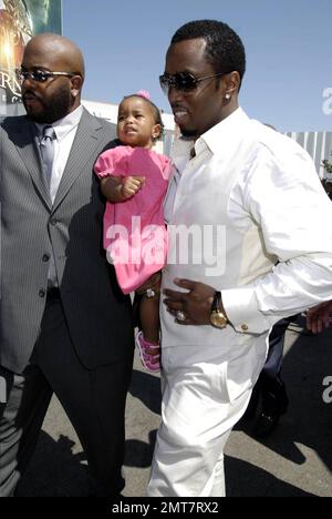 Sean P-Diddy Combs verlässt die From Harlem to Hollywood-Party in Mel's Diner und feiert den Star auf dem Hollywood Walk of Fame, den er an diesem Tag in Hollywood, Kalifornien, erhielt. 5/2/08. Stockfoto