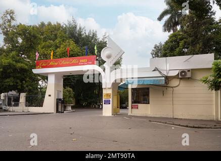 Hanoi, Vietnam, Januar 2023. Außenansicht des Eingangs zum Ministerium für Landwirtschaft und ländliche Entwicklung Stockfoto