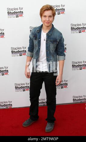 Lurie Poston bei „Party“ for A Cause for Kids in Need, moderiert von Staples, DoSomething.org, der Teenager-Schauspielerin Bella Thorne und Young Hollywood im Globe Theatre in den Universal Studios in Los Angeles, Kalifornien. 22. Juli 2012 Stockfoto