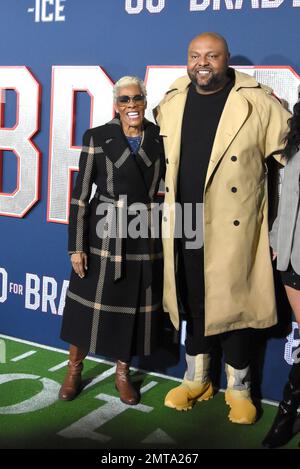 Los Angeles, Kalifornien, USA 31. Januar 2023 Singer Dionne Warwick und der Sohnemusiker Damon Elliott nehmen am 31. Januar 2023 im Regency Village Theatre in Los Angeles, Kalifornien, USA, am Los Angeles Premiere Screening of Paramount Pictures' „80 for Brady“ Teil. Foto: Barry King/Alamy Live News Stockfoto