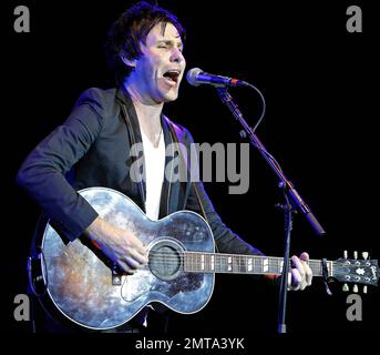 Der Sängerautor Paul Freeman tritt in der Seminole Hard Rock Live Arena auf. Freeman eröffnete die Show für Roger Daltrey, der durch die USA reist und seine Rockoper „Tommy“ aufführt. Hollywood, Florida. 13. September 2011 Stockfoto
