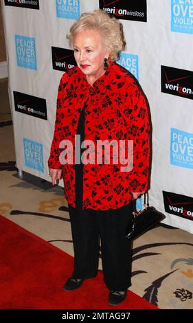 Doris Roberts nimmt 38. an den Peace over Gewaltpreisen für humanitäre Hilfe im Beverly Hills Hotel Teil. Beverly Hills, Kalifornien. 11/6/09. . Stockfoto