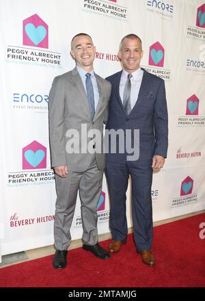 Michael Collum und Ryan Grady beim Peggy Albrecht Friendly House 26. Annual Awards Luncheon im Beverly Hilton Hotel in Beverly Hills, Kalifornien am 24. Oktober 2015. Das Peggy Albrecht Friendly House wurde 1951 gegründet und war das erste Heim im Land für Frauen, die sich von Drogen- und Alkoholmissbrauch erholten. Es ist ein Modell für Sanierungshäuser in den Vereinigten Staaten und Europa. Stockfoto