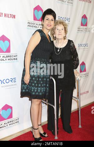 Peggy Albrecht im Peggy Albrecht Friendly House 26. Annual Awards Mittagessen im Beverly Hilton Hotel in Beverly Hills, Kalifornien am 24. Oktober 2015. Das Peggy Albrecht Friendly House wurde 1951 gegründet und war das erste Heim im Land für Frauen, die sich von Drogen- und Alkoholmissbrauch erholten. Es ist ein Modell für Sanierungshäuser in den Vereinigten Staaten und Europa. Stockfoto