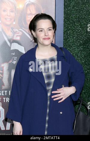 Los Angeles, Kalifornien. 31. Januar 2023. Emily Hampshire bei Ankunft für 80 FÜR BRADY Premiere, Regency Village Theatre, Los Angeles, CA 31. Januar 2023. Kredit: Priscilla Grant/Everett Collection/Alamy Live News Stockfoto