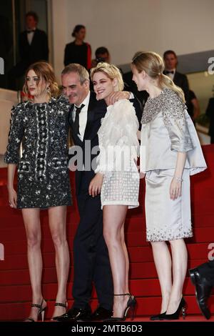 Sigrid Bouaziz, Kristen Stewart, Nora von Waldstattenat und Olivier Assayas, die Persönliche Einkaufspartnerin während des Filmfestivals 69. in Cannes, Frankreich. 17. Mai 2016. Stockfoto