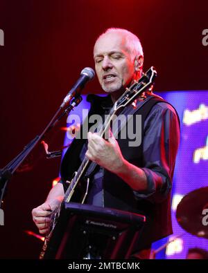 Peter Frampton bringt seinen Frampton zum Leben! 35 Uhr Tour zu einer ausverkauften Seminole Hard Rock Live Arena, Hollywood, Florida, 9. Oktober 2011. Stockfoto