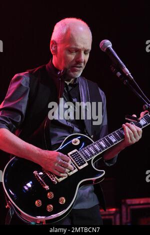 Peter Frampton erweckt seinen „Frampton erwacht zum Leben! 35 Tour“ zu einer ausverkauften Seminole Hard Rock Live Arena. Hollywood, Florida, 9. September 2011. Stockfoto