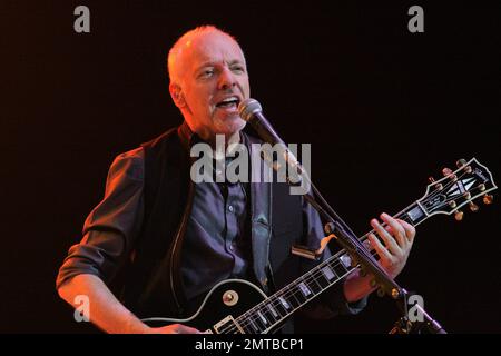 Peter Frampton erweckt seinen „Frampton erwacht zum Leben! 35 Tour“ zu einer ausverkauften Seminole Hard Rock Live Arena. Hollywood, Florida, 9. September 2011. . Stockfoto