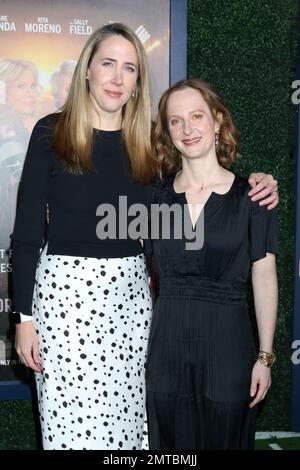 LOS ANGELES - 31. JANUAR: Sarah Haskins, Emily Halpern bei der 80 für Brady Los Angeles Premiere im Village Theater am 31. Januar 2023 in Westwood, Kalifornien Stockfoto