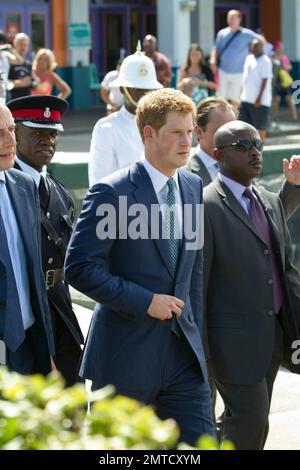 Der britische Prinz Harry läuft am Kai in Nassau. Der Prinz ist auf einer einwöchigen Tour durch Mittelamerika und die Karibik und fungiert als Botschafter der britischen Königin Elizabeth im Rahmen ihres Diamantenjubiläums. Nassau, Bahamas. 4. März 2012 Stockfoto