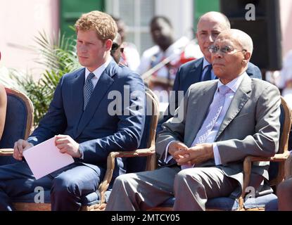 Prinz Harry aus Großbritannien bei der Eröffnung der Queen's Jubilee Exhibition in Nassau. Der Prinz ist auf einer einwöchigen Tour durch Mittelamerika und die Karibik und fungiert als Botschafter der britischen Königin Elizabeth im Rahmen ihres Diamantenjubiläums. Nassau, Bahamas. 4. März 2012 Stockfoto